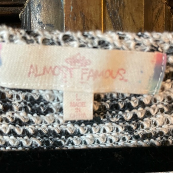 Almost Famous 3/4 sleeve top Size L - Picture 3 of 7